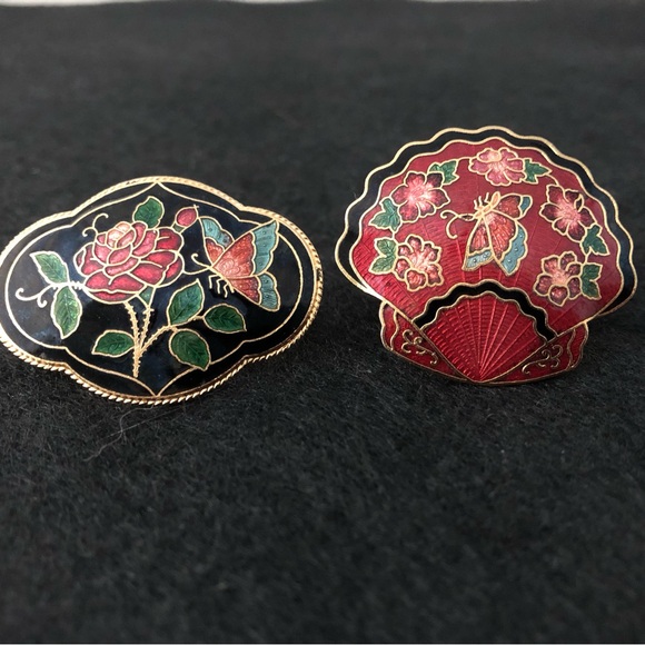 Scarf clips- set of two. Eliminate the hassle of tying that perfect knot! - Picture 2 of 9